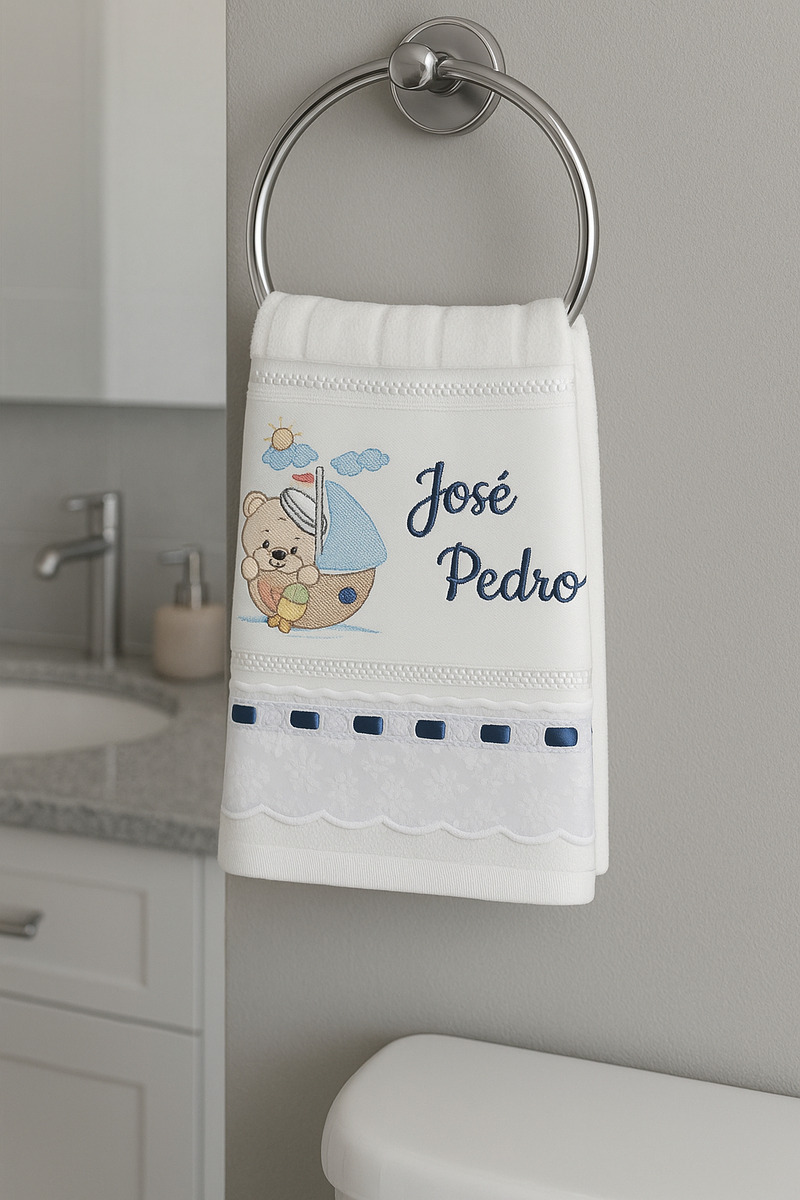 Toalha Bordada Personalizada com Nome Infantil 1