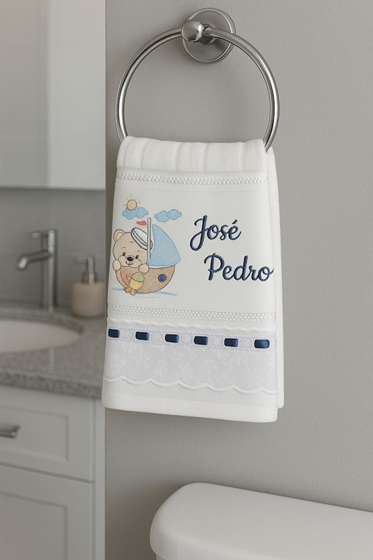 Toalha Bordada Personalizada com Nome Infantil 1