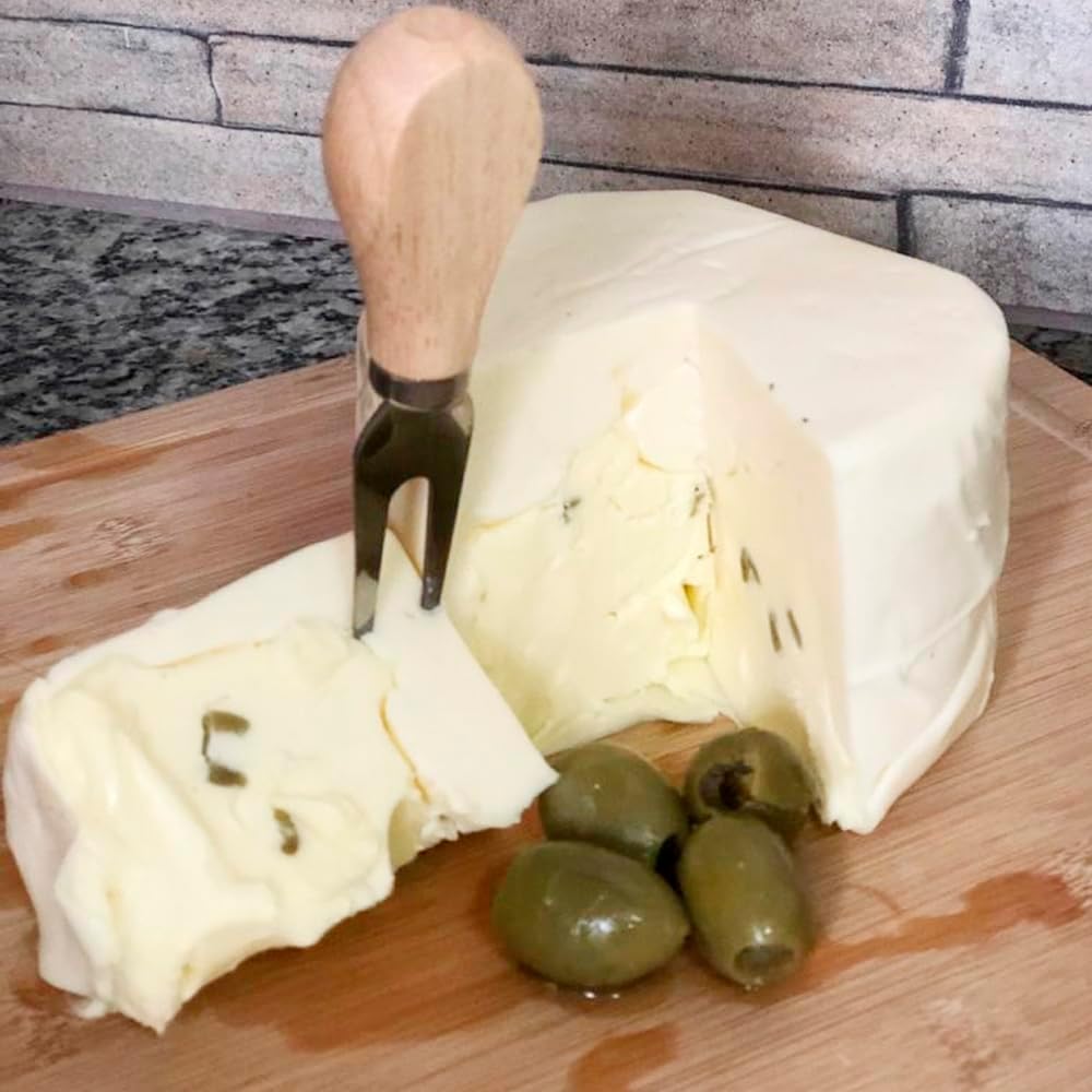 Queijo Minas Recheado com Requeijão e Azeitona 3