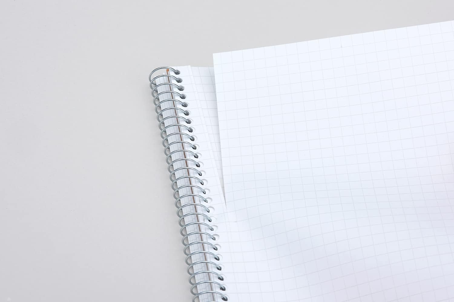 Caderno Espiral Básico Pontilhado A4 3