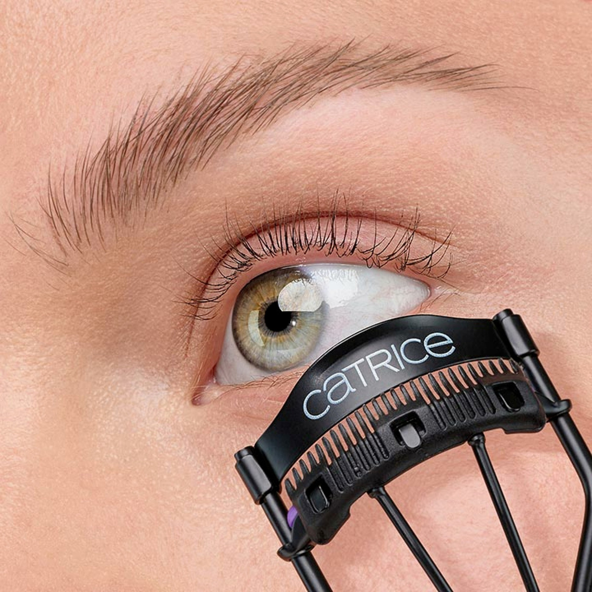 Curvador de Cílios Catrice 4