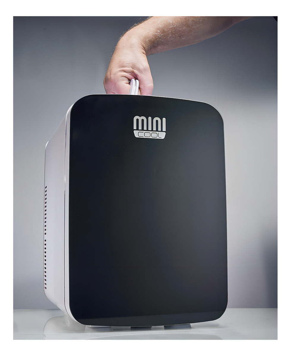 Mini Refrigerador 15 litros AC/DC Preta 4