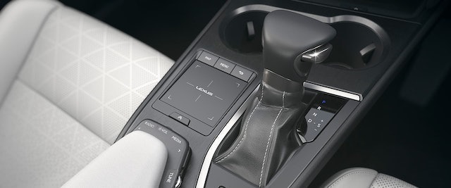 Lexus UX 250h Dynamic  4