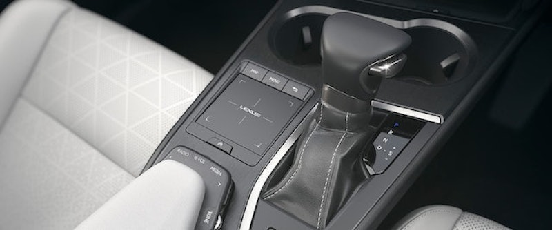 Lexus UX 250h Dynamic 4