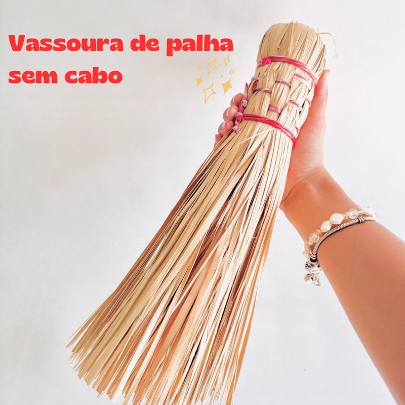 Kit com 4 Vassouras de Palha sem Cabo 4