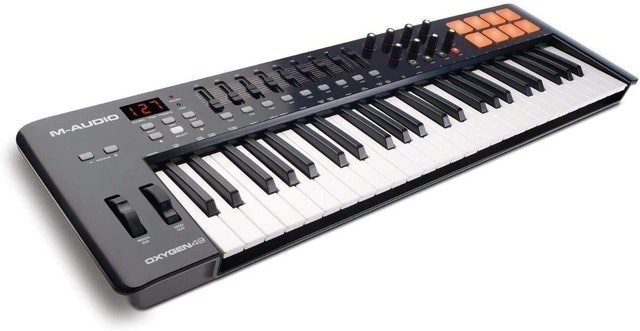 Top 10 Melhores Teclados Controladores MIDI (Akai, Roland e mais) 5
