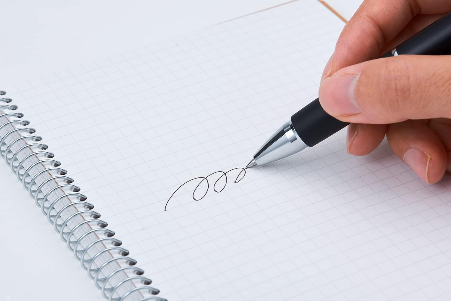 Caderno Espiral Básico Pontilhado A4 4