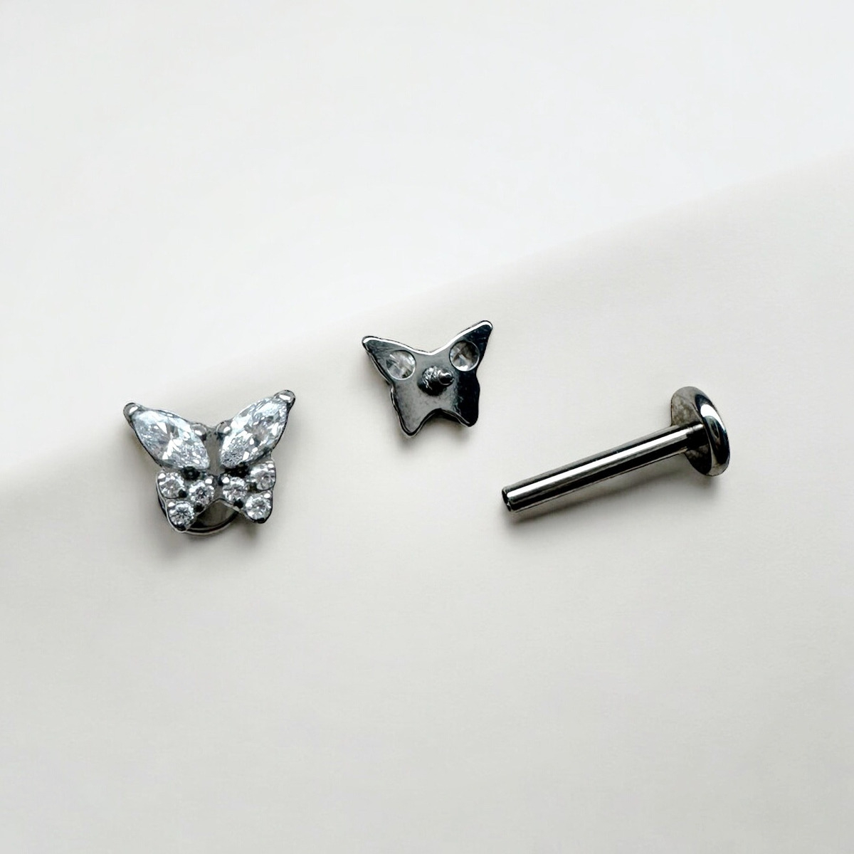 Piercing Titânio Mini Borboleta Cravejada Tragus Conch Natural 8 mm Mega Piercing 2