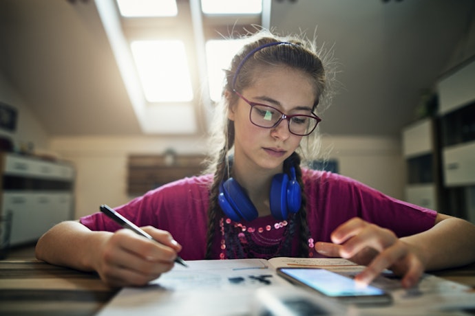 Se Quer um Celular para Criança Estudar, Opte por 6 GB de RAM e 128 GB de Armazenamento