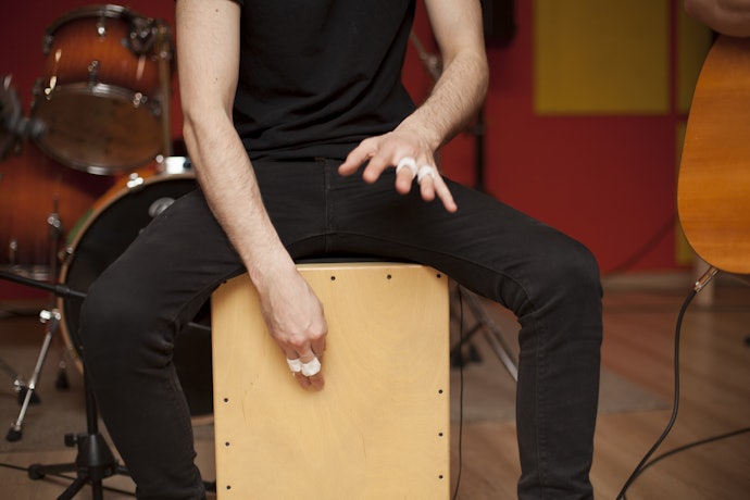 Para Melhor Controle da Afinação, Opte por um Cajon com Tampo Parafusado