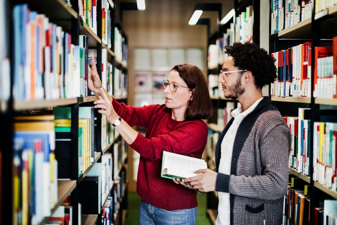 Verifique o Ano de Lançamento para Escolher Livros Atualizados