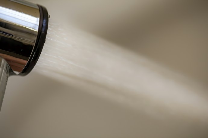 Se a Pressão da Água é Baixa, Prefira Ducha Higiênica com Pressão Mínima Menor do que 3 m.c.a.