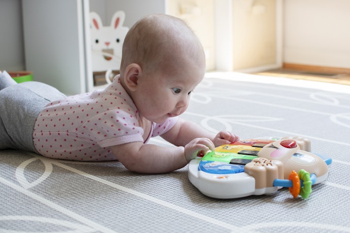 Para Estimular a Audição e Reconhecimento de Sons: Brinquedo Musical para Bebê de 3 Meses