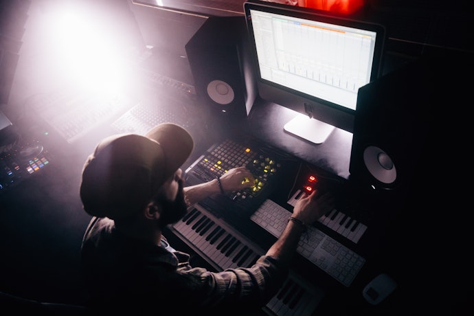 Para Não Faltar Espaço na Sua Bancada, Confira as Dimensões do Teclado MIDI