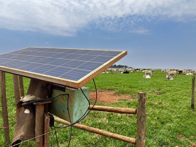 Áreas Rurais Remotas sem Rede Elétrica? Prefira Eletrificadores com Energia Solar