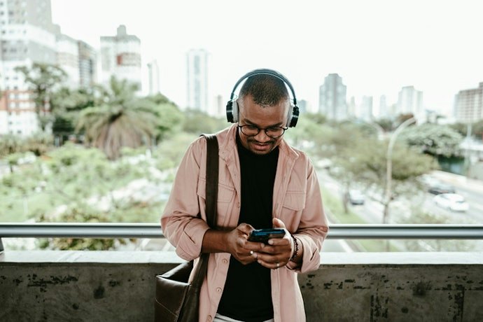 Para Evitar Recarregar Frequentemente, Prefira Fones com Autonomia Acima de 5 h com ANC Ligado