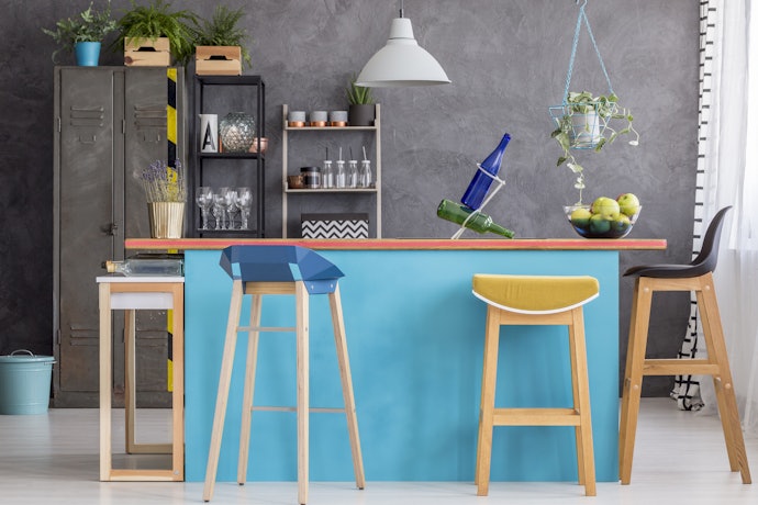 Banquetas de Cozinha em Cores Neutras Combinam com Diferentes Estilos de Decoração