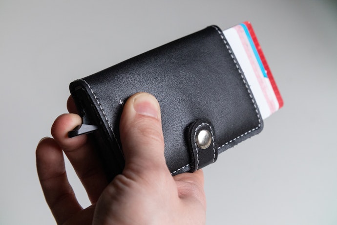 Para Mais Benefícios, Prefira uma Carteira RFID com Funções Extras
