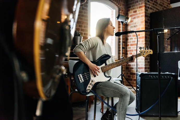 Veja se a Guitarra é Elétrica, Acústica ou Semiacústica para Estilos de Sons Diferentes