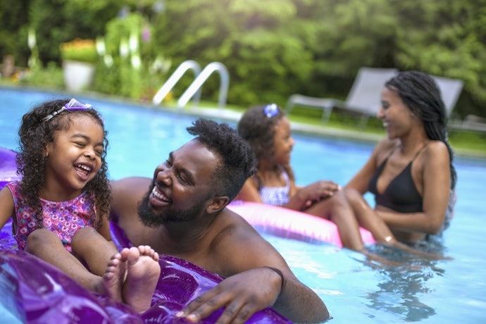 Para Piscinas Grandes e com Alta Frequência de Uso, Prefira os Motores Mais Potentes