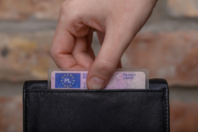 Para Levar RG e CNH: Escolha Modelos Bifold ou Trifold com Compartimentos Específicos