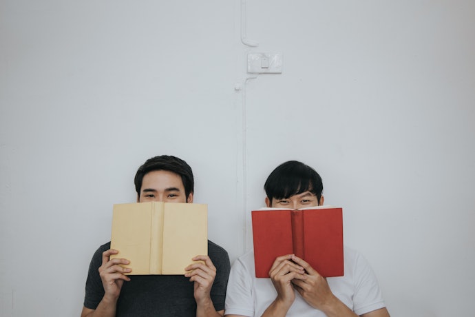 Livros LGBT+ com Capa Dura São Mais Duráveis