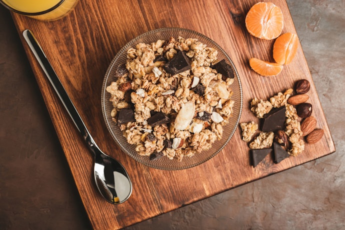 A Granola Deve Ter Aveia Integral, Sementes, Frutas Secas e Pelo Menos 3 g de Fibra por Porção