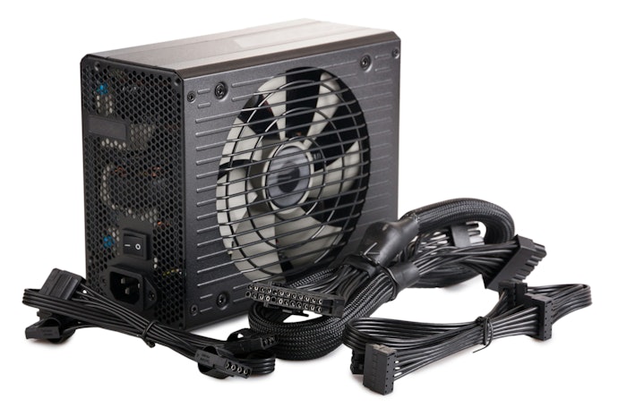 Escolha entre Cabos Fixos ou Fonte Modular