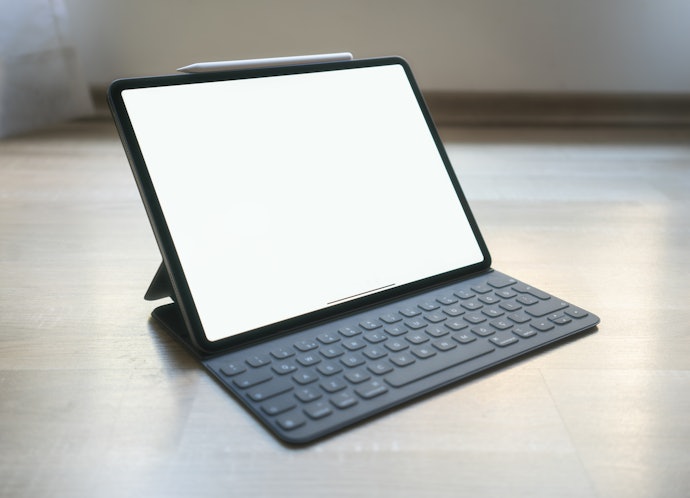 Teclados com Iluminação Podem Te Ajudar em Atividades em Locais Escuros ou à Noite