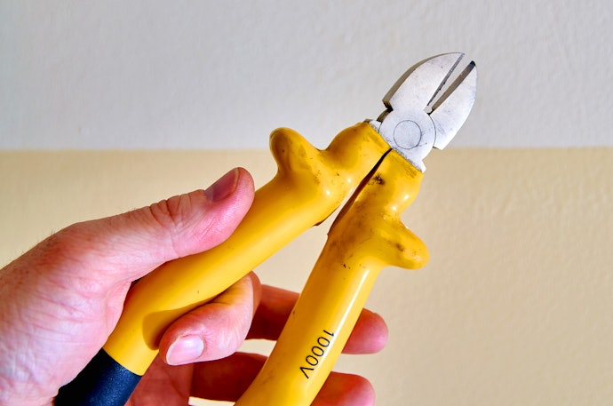 Para Trabalhos Elétricos, Escolha um Alicate para Eletricista com Isolamento Adequado