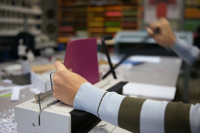 Para Agilizar o Trabalho, Opte por Encadernadoras que Furem 15 Folhas por Vez