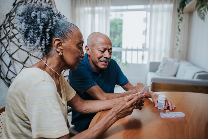 Para Homens e Mulheres Acima de 70 Anos, Escolha Opções de 500 ou 600 mg