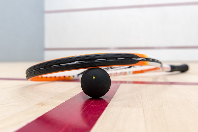 Pesquise os Acessórios que Acompanham Cada Raquete de Squash