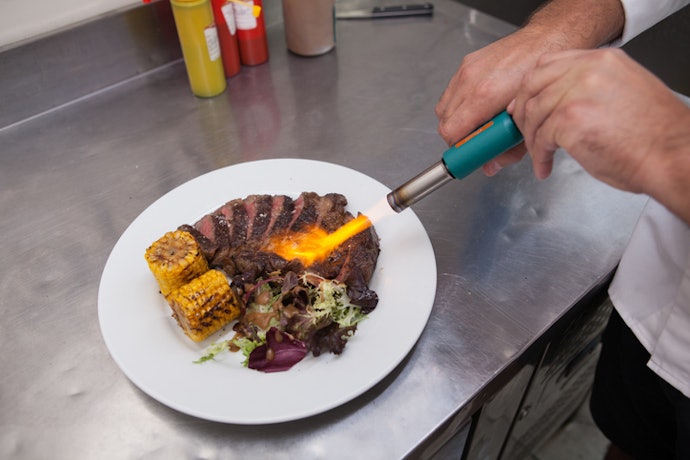 Para Maior Versatilidade, Prefira o Maçarico Culinário com Chama Ajustável