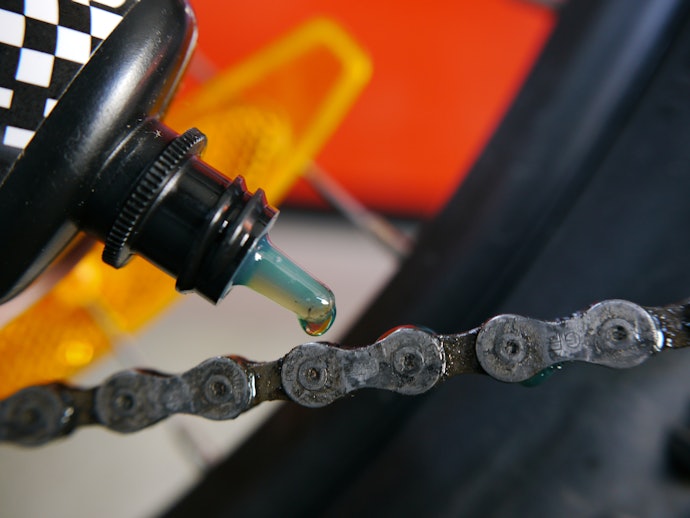 Escolha entre Lubrificante de Óleo, Spray ou Cera para Corrente de Moto
