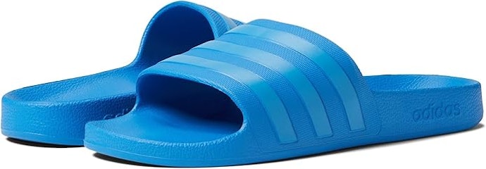 Para Uso em Ambientes Molhados, Escolha Adilette Aqua ou Adilette Lumia