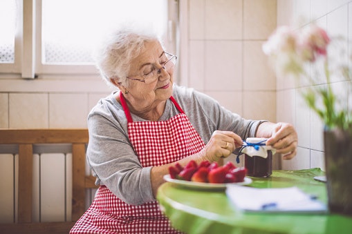 Observe a Lista de Ingredientes, as Melhores Geleias Têm 50% de Morango ou Mais