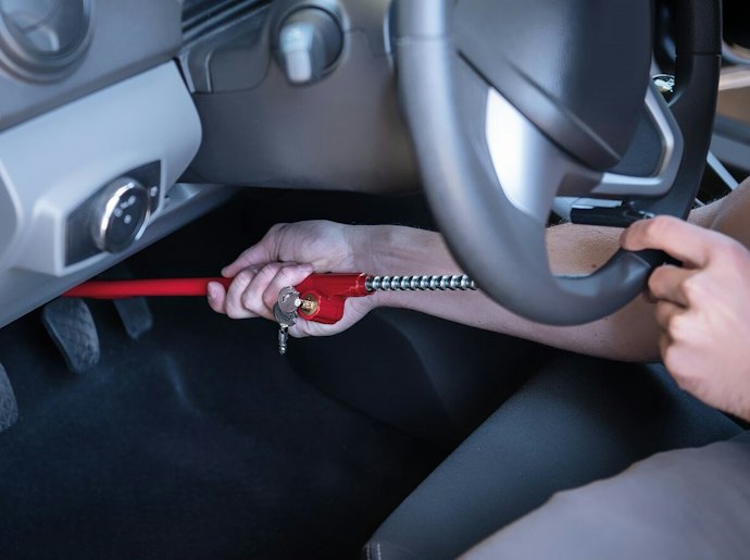 Calcule o Espaço entre o Volante e o Pedal para Comprar uma Trava Compatível