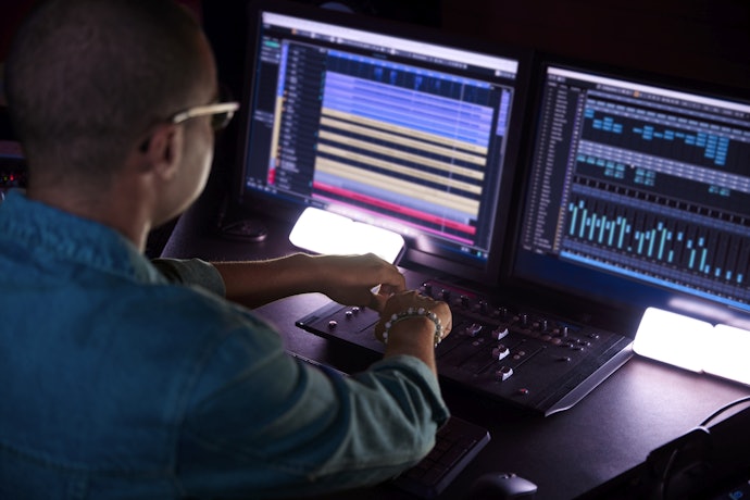 Prefira Controladoras DJ Que Já Acompanham Software de Navegação