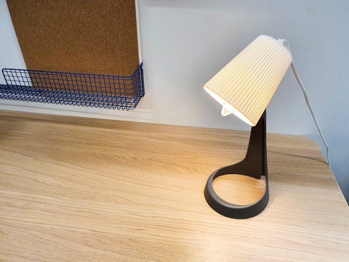 Veja Se Tem Espaço Disponível na Mesa para a Luminária