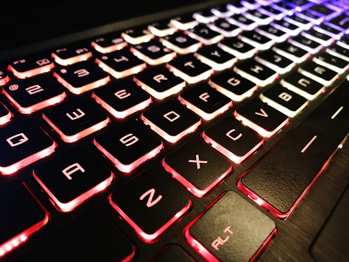 Recursos Extras: Teclados Iluminados São Úteis para Utilização a Noite