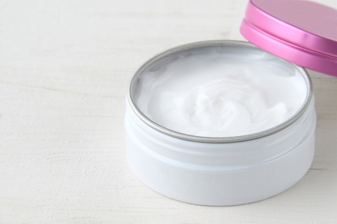 Para uma Hidratação Mais Intensa, Prefira Cremes para Área dos Olhos com Textura Densa