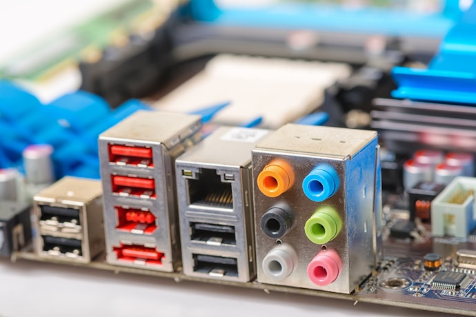 Para Conectar Periféricos, Verifique a Quantidade e os Tipos de Entradas USB