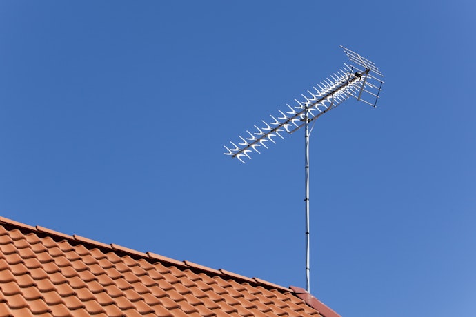 Tipos de Antena Externa: Escolha entre Direcional, Omnidirecional e a Famosa "Espinha de Peixe"