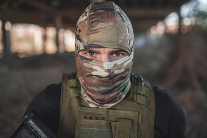 Para Andar com Estilo, uma Balaclava de Caveira ou Camuflada É Bem Interessante
