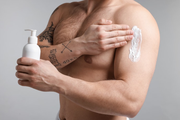 Procura Hidratante Corporal Masculino? Prefira Opções com Absorção Rápida e Toque Seco