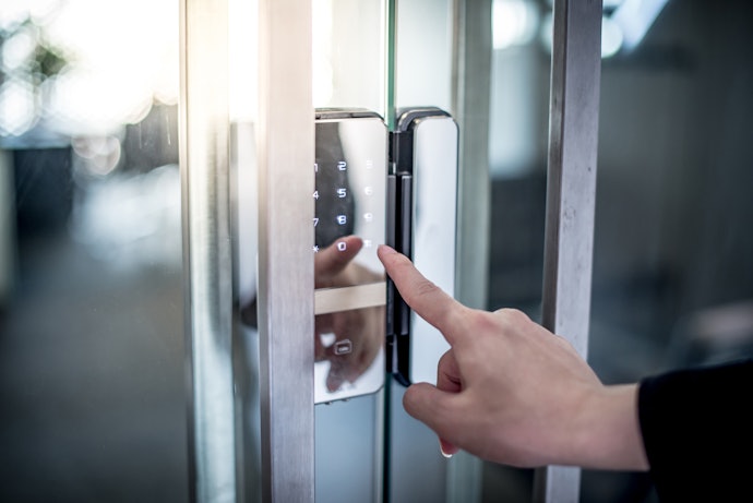 Se Busca Mais Praticidade e Segurança, Invista em uma Fechadura Digital com Biometria