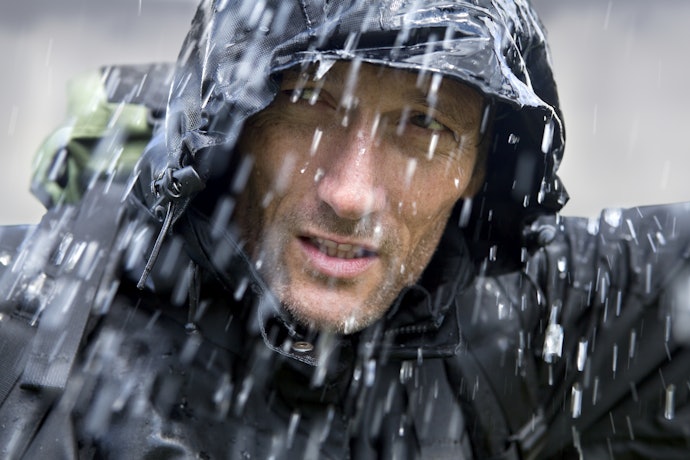 Para Maior Proteção, Escolha Capa de Chuva para Motoqueiro com Ajustes