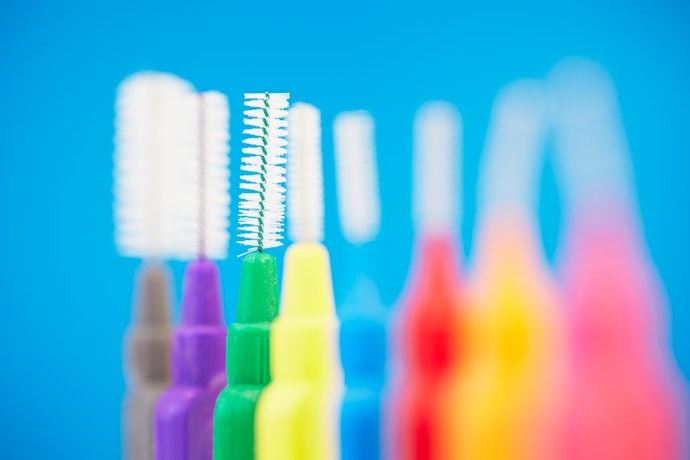 Escolha a Espessura das Cerdas de Acordo com o Espaço entre os Dentes