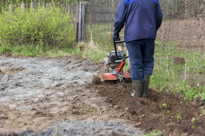Para Tarefas Rápidas e Facilidade de Manobra, Considere Motocultivadores Leves, como Até 70 kg
